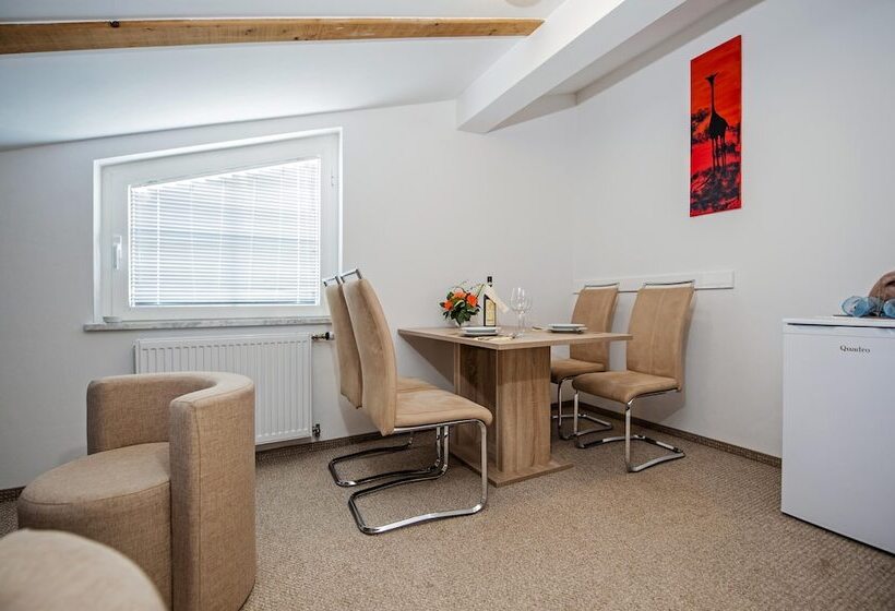 بنسيون Apartments And Room Marko