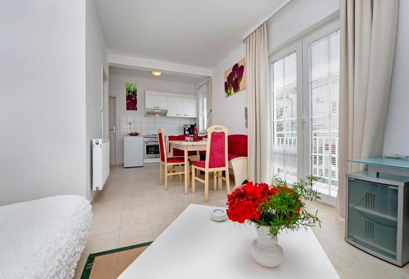 פנסיון Apartments And Room Marko