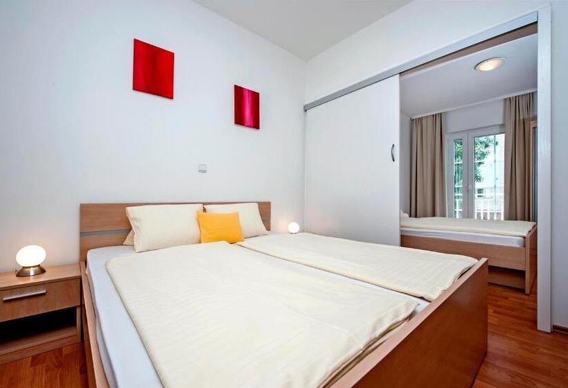 פנסיון Apartments And Room Marko