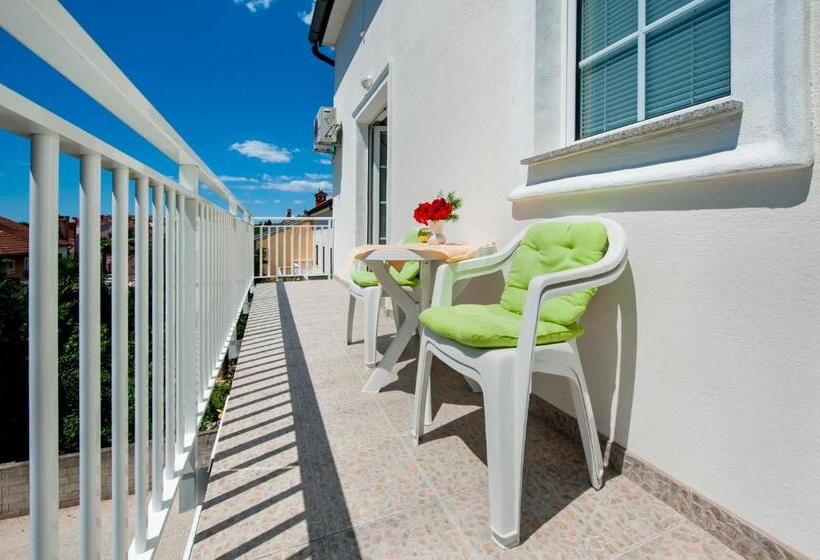 بنسيون Apartments And Room Marko