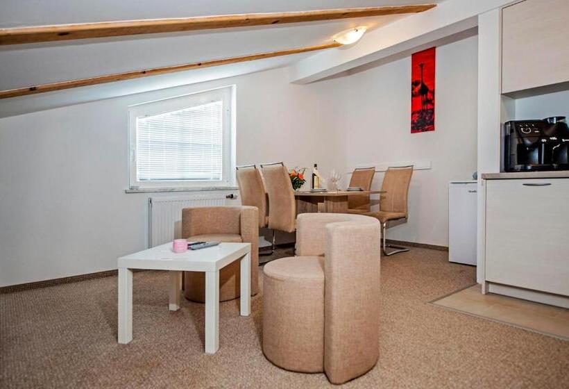 פנסיון Apartments And Room Marko