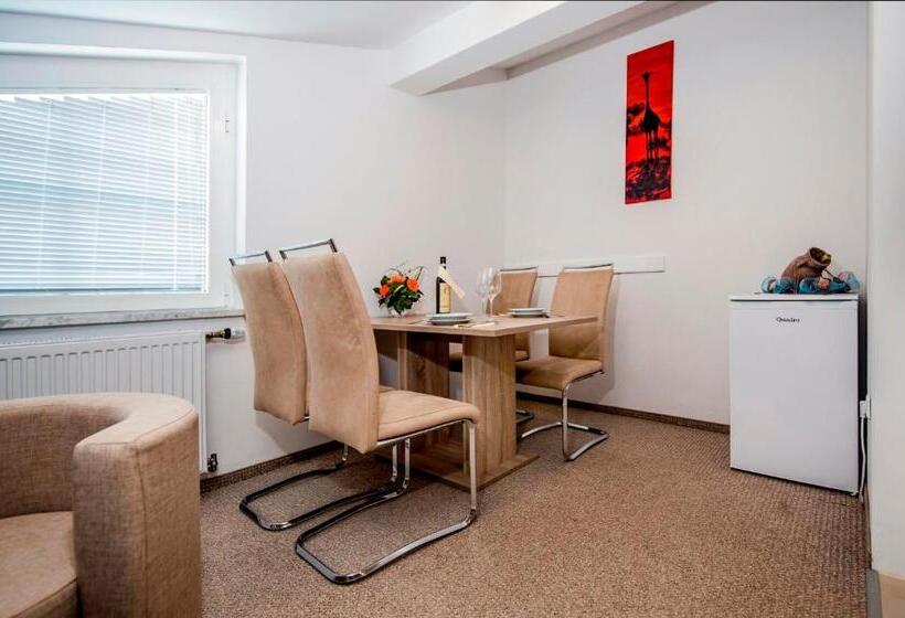 بنسيون Apartments And Room Marko