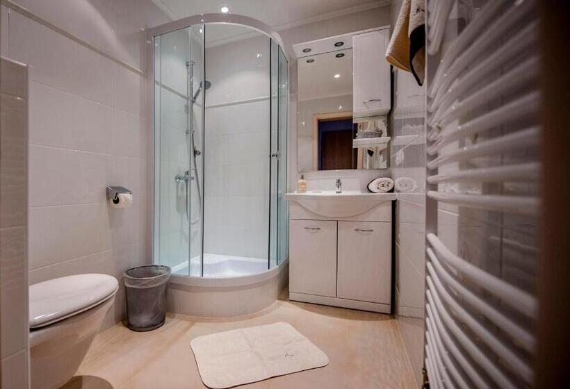 פנסיון Apartments And Room Marko