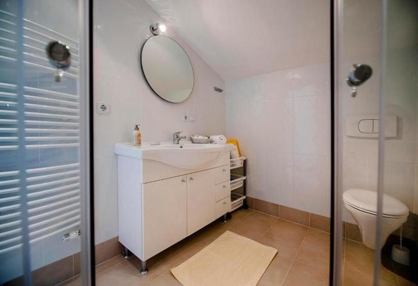 بنسيون Apartments And Room Marko