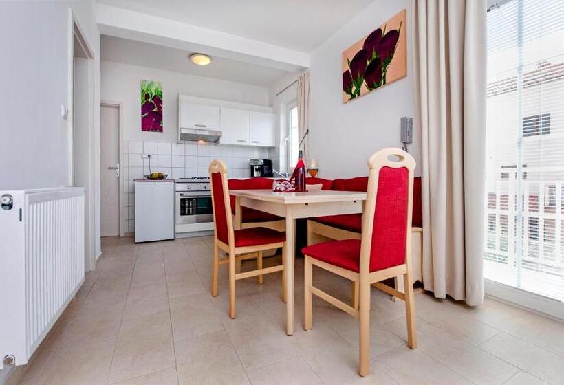 פנסיון Apartments And Room Marko