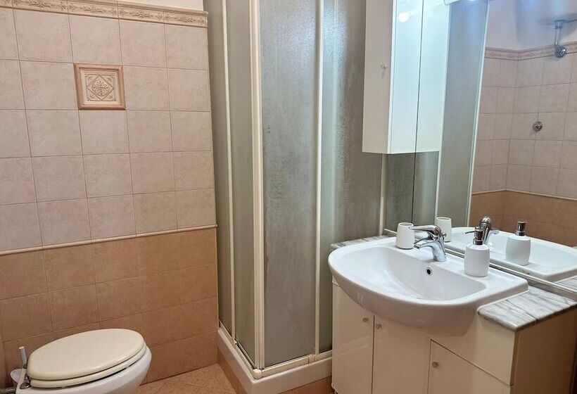 ペンション Room In B&b   Comfortable Room With Spacious Kitchen   Suite Colosseo