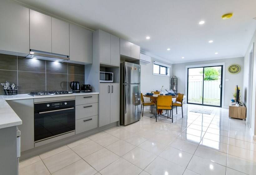 פנסיון Royal Lake Guest House