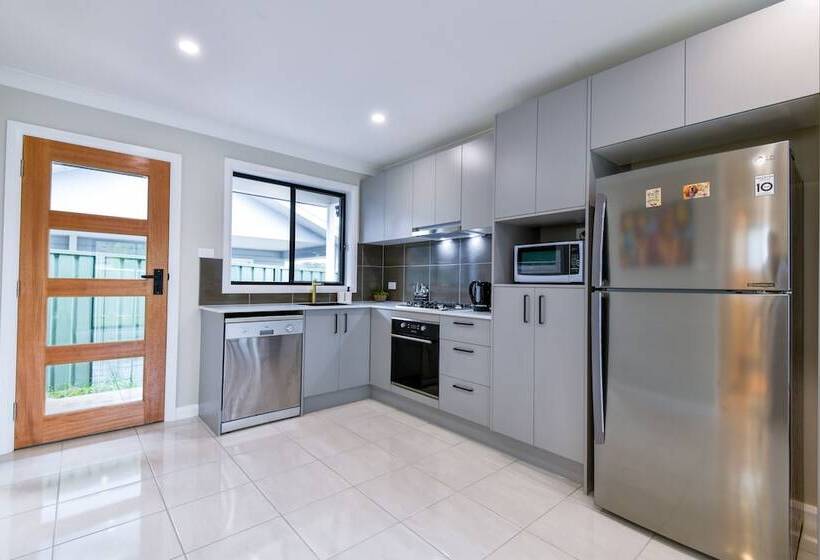 פנסיון Royal Lake Guest House