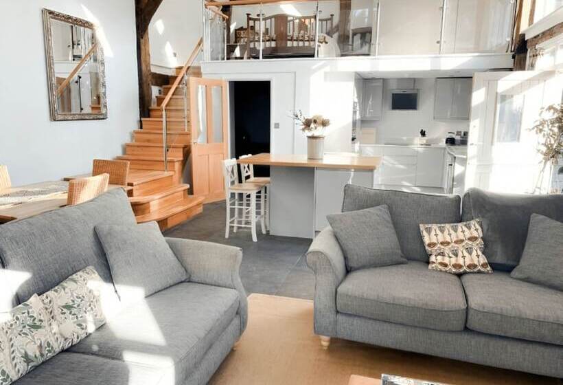 펜션 The Barn Stoaches Farm