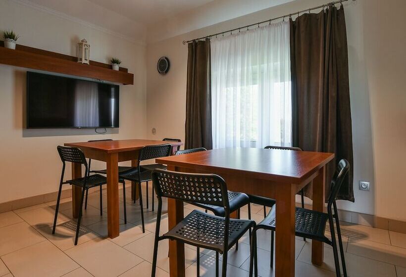 פנסיון Willa Marcel Park