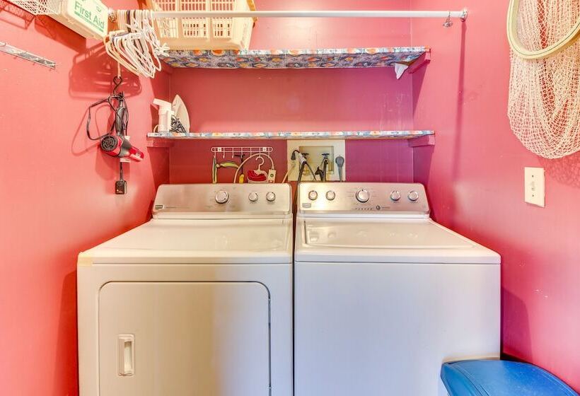 Pet Friendly Byrdstown Cottage W/ Deck & Fire Pit!