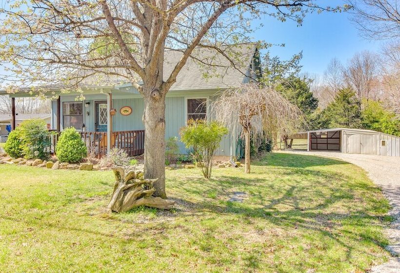 Pet Friendly Byrdstown Cottage W/ Deck & Fire Pit!