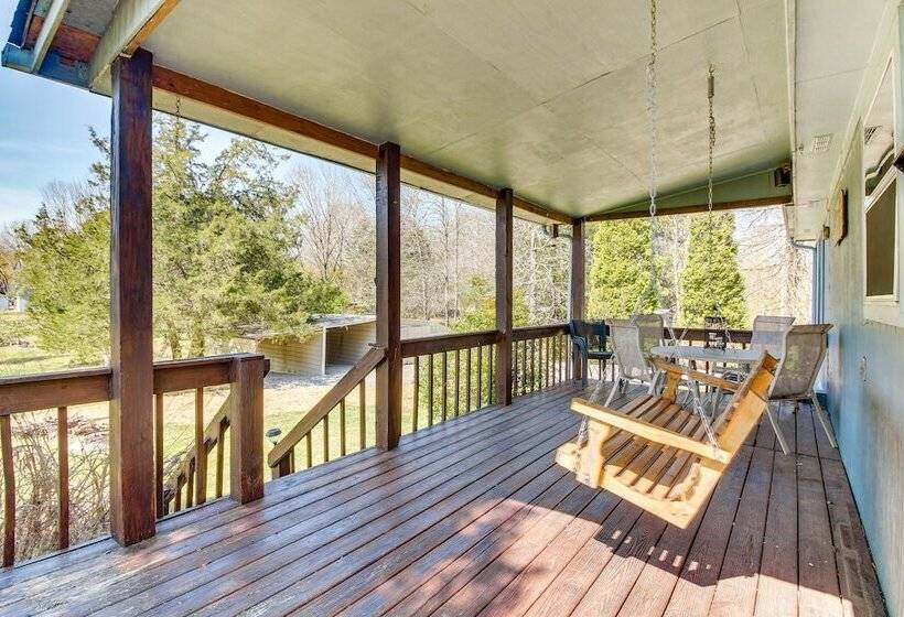 Pet Friendly Byrdstown Cottage W/ Deck & Fire Pit!