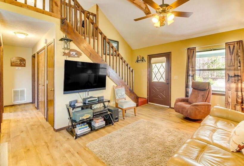Pet Friendly Byrdstown Cottage W/ Deck & Fire Pit!