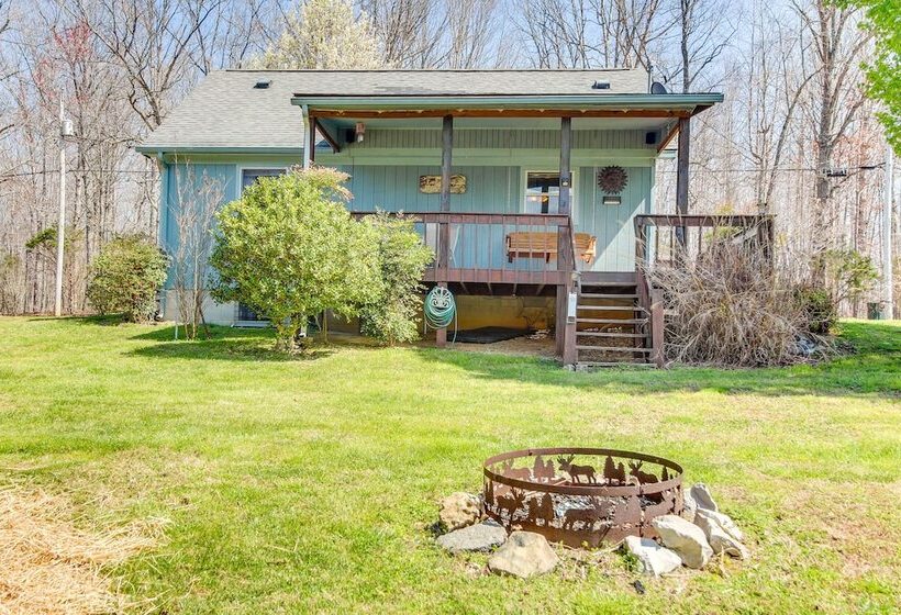 Pet Friendly Byrdstown Cottage W/ Deck & Fire Pit!