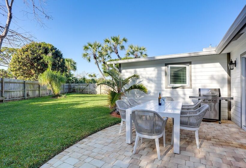 Pet Friendly Retreat In Stuart W/ Saltwater Pool!