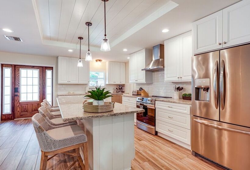 Pet Friendly Retreat In Stuart W/ Saltwater Pool!