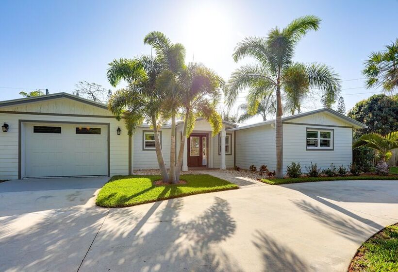 Pet Friendly Retreat In Stuart W/ Saltwater Pool!