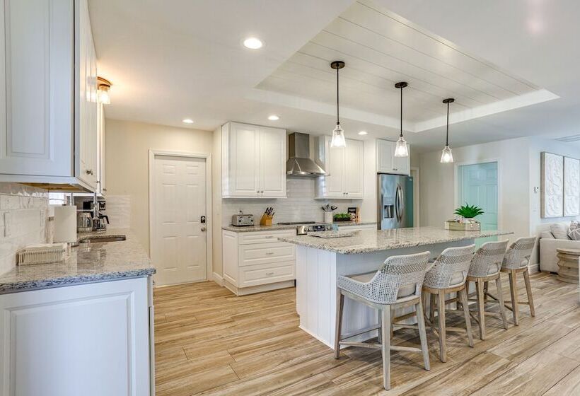 Pet Friendly Retreat In Stuart W/ Saltwater Pool!