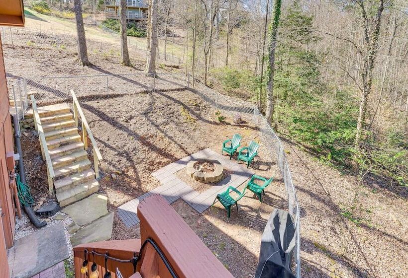 Pet Friendly Hiawassee Cabin W/ Lake Views & Sauna