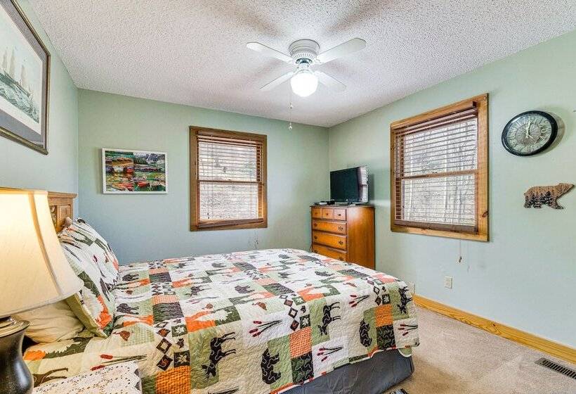 Pet Friendly Hiawassee Cabin W/ Lake Views & Sauna