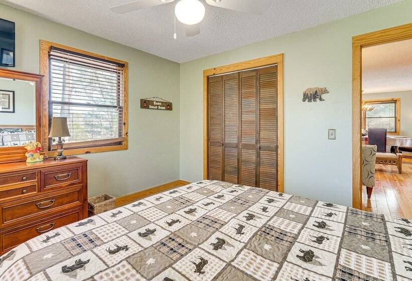 Pet Friendly Hiawassee Cabin W/ Lake Views & Sauna