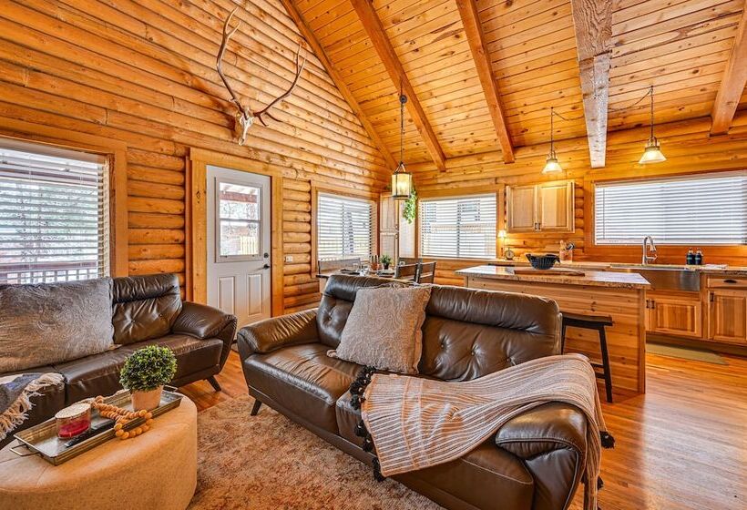 Pet Friendly Munds Park Cabin Near Hiking Trails!