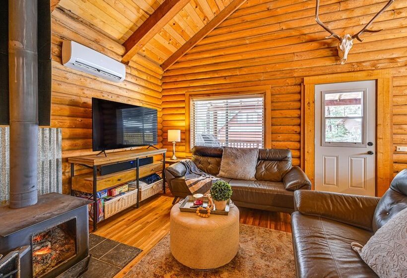Pet Friendly Munds Park Cabin Near Hiking Trails!