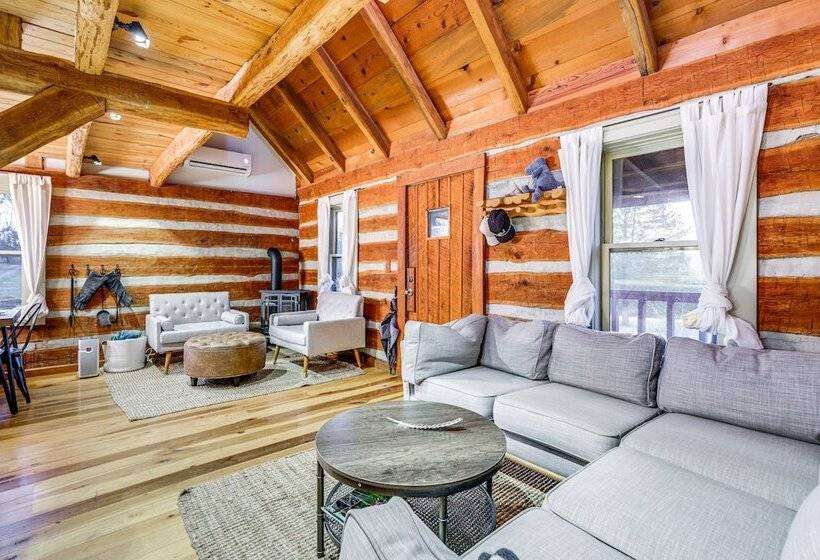 Pet Friendly Ohio Cabin W/ Deck, Grill & Fire Pit!