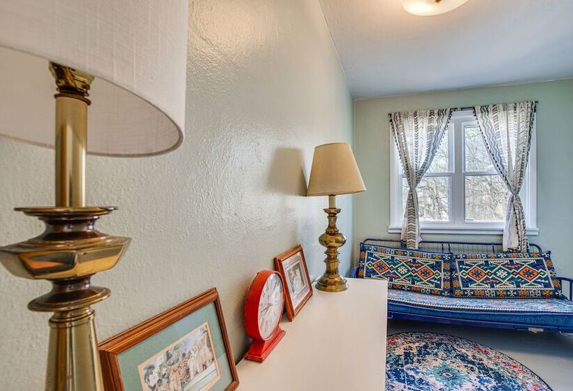 Pet Friendly Pittsburgh Home: 3 Mi To Downtown!