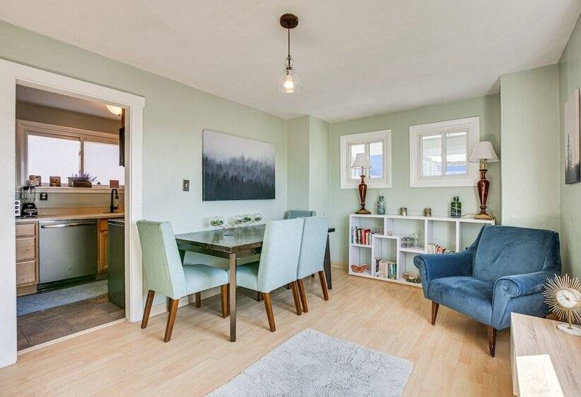 Pet Friendly Pittsburgh Home: 3 Mi To Downtown!