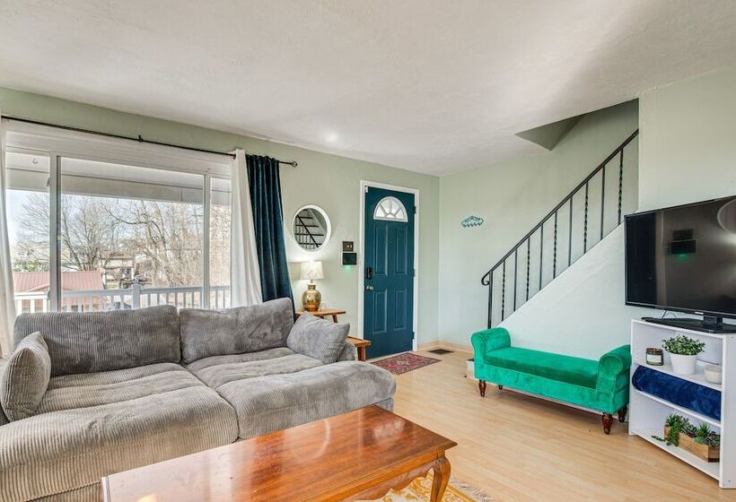 Pet Friendly Pittsburgh Home: 3 Mi To Downtown!