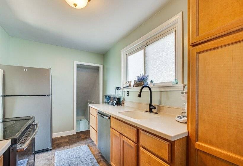Pet Friendly Pittsburgh Home: 3 Mi To Downtown!