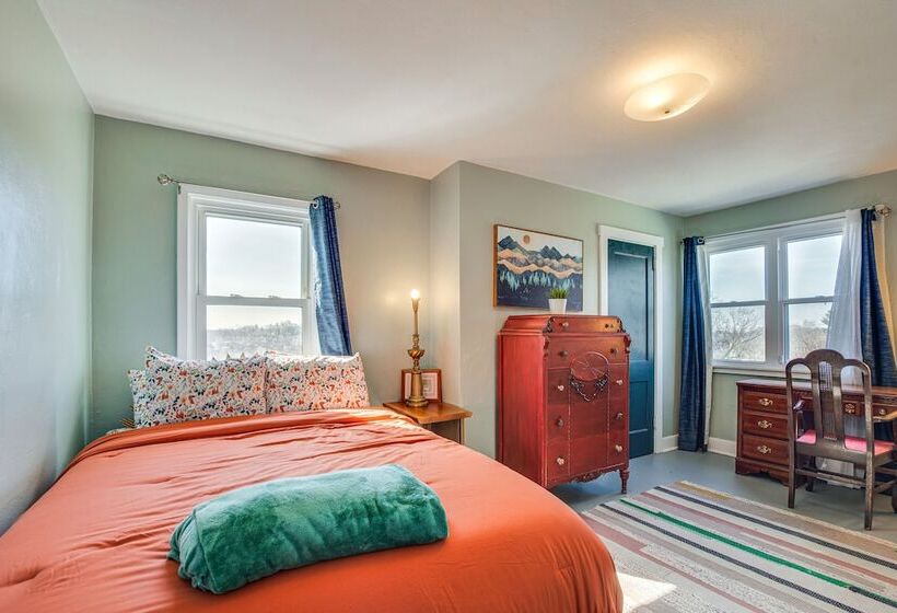 Pet Friendly Pittsburgh Home: 3 Mi To Downtown!