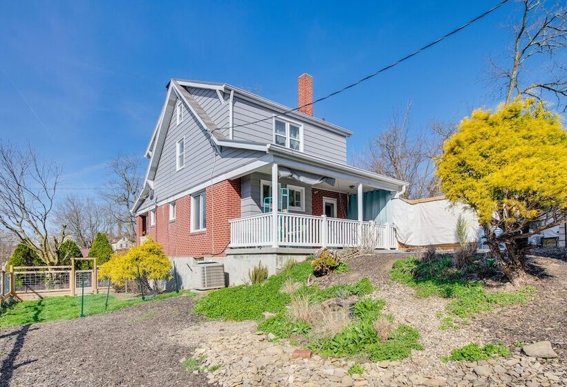 Pet Friendly Pittsburgh Home: 3 Mi To Downtown!