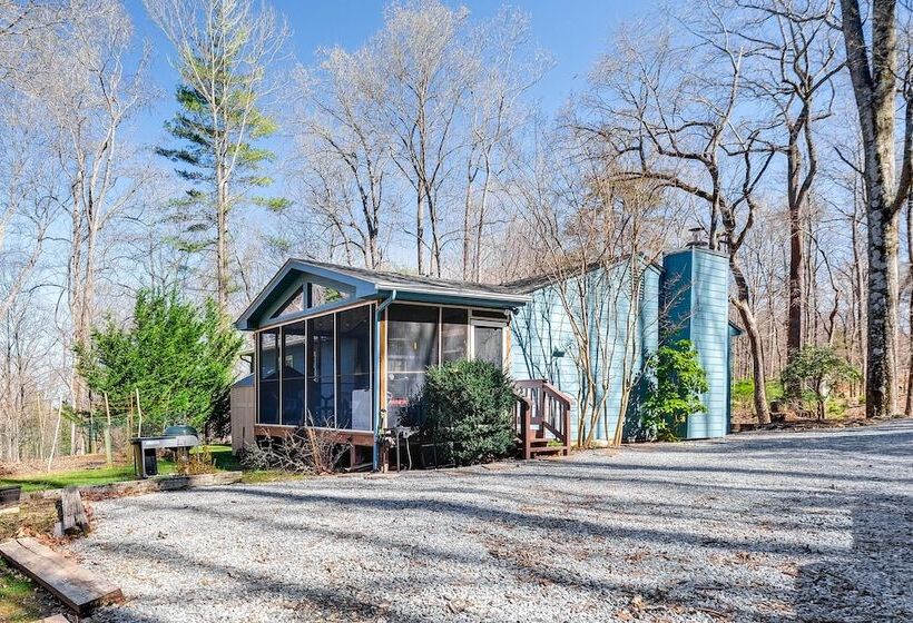 Pet Friendly Roanoke Home W/ Fire Pit + Grill!