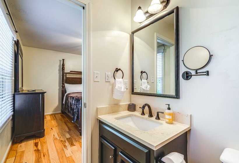 Pet Friendly Roanoke Home W/ Fire Pit + Grill!