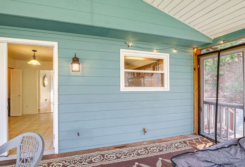 Pet Friendly Roanoke Home W/ Fire Pit + Grill!