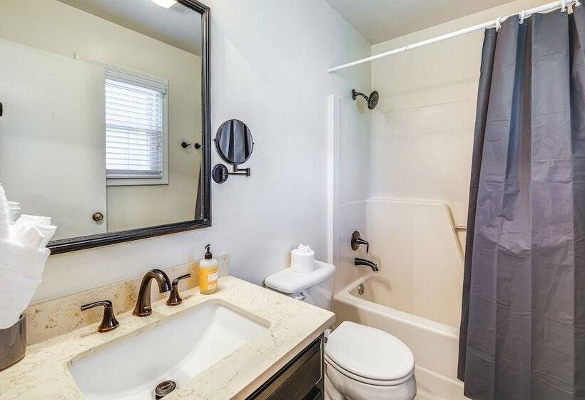 Pet Friendly Roanoke Home W/ Fire Pit + Grill!