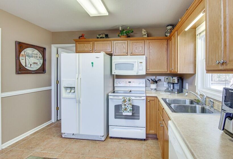 Furnished Deck + Mtn Views: Rutherfordton Home