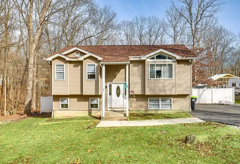 Poconos Home W/ Private Pool, Hot Tub & Sauna!