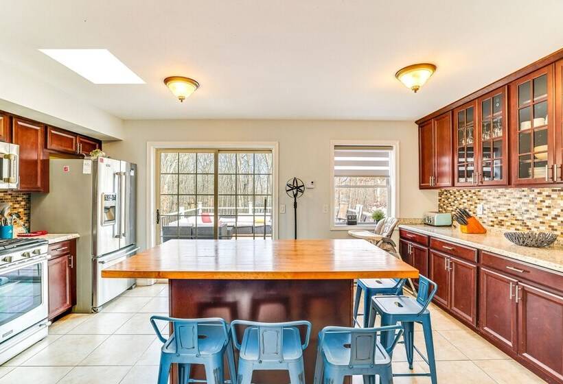 Poconos Home W/ Private Pool, Hot Tub & Sauna!