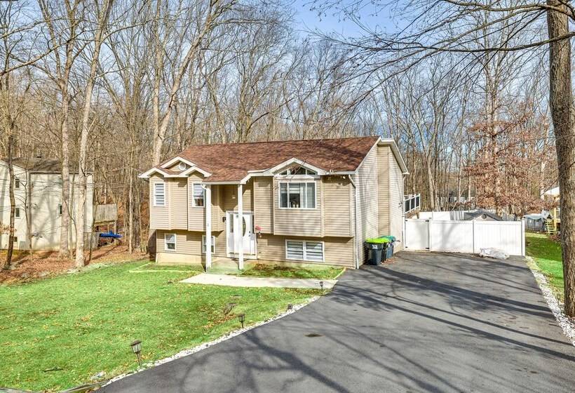 Poconos Home W/ Private Pool, Hot Tub & Sauna!