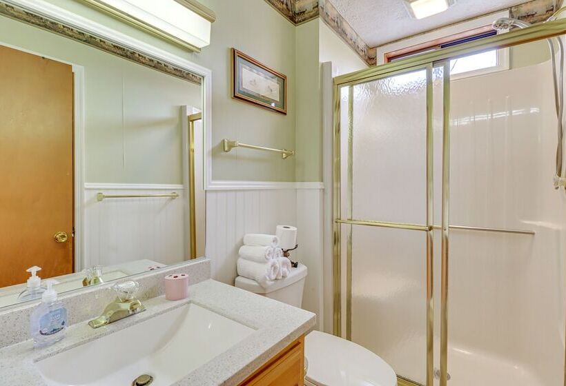 Poconos Resort Home In Emerald Lakes: Pool Access!