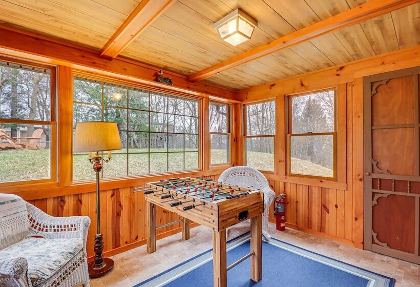 Poconos Resort Home In Emerald Lakes: Pool Access!