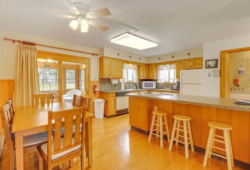 Poconos Resort Home In Emerald Lakes: Pool Access!