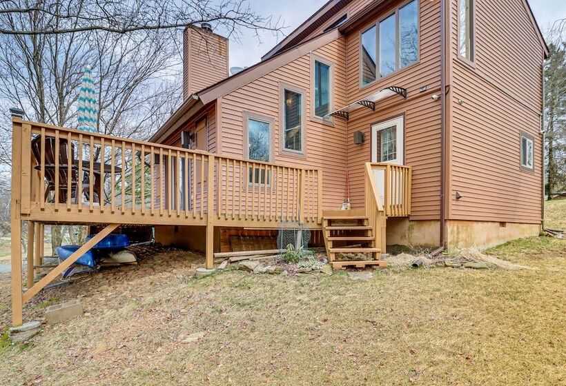 Poconos Resort Home In Emerald Lakes: Pool Access!