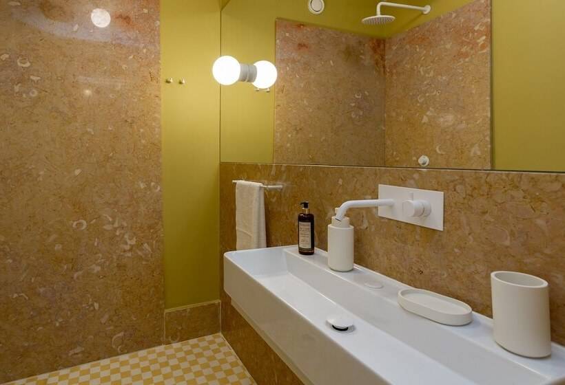 Pombaline Building V. Real Santo António