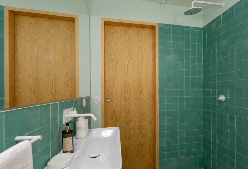 Pombaline Building V. Real Santo António