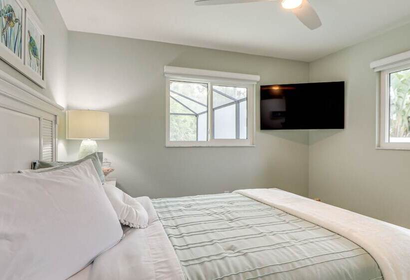 Port Charlotte Retreat W/ Heated Saltwater Pool!